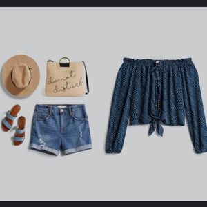 Mason and Belle off the shoulder too. Size small.